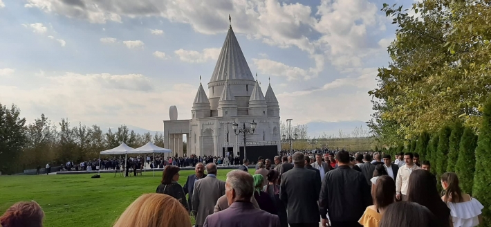 Dosya:Aknaliç Ezidi Tapınağı Agos 2019.jpg