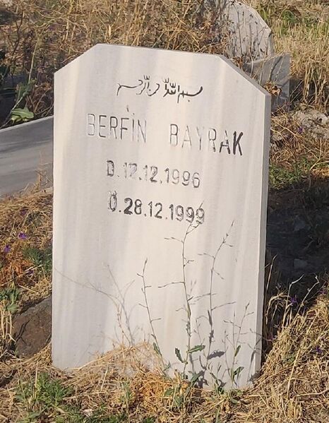 Dosya:Altilar-Mezar-Tasi-Berfin-Bayrak-1996-1999.jpg