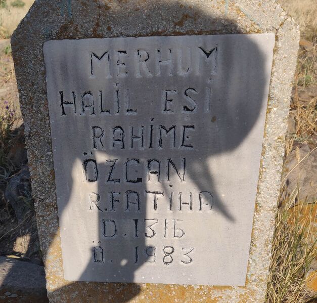 Dosya:Rahime Ozcan ALTILAR mezar tasi.jpg